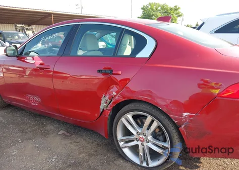 2017 Jaguar Xe Premium z USA, uszkodzony, nr VIN SAJAD4BV9HA970994